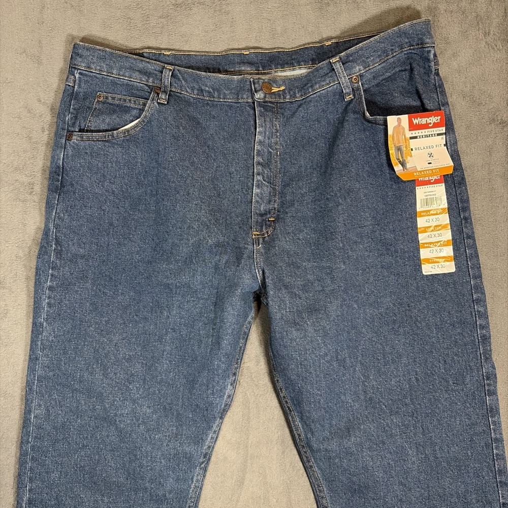 Wrangler Five Star Mens Relaxed Fit 42x30 Dark Wash Denim Blue Jeans NWT - Picture 2 of 8